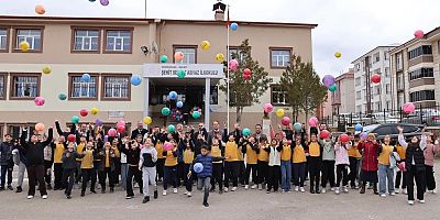 Kelkit’te 23 Nisan Sevinci: 4 Bin 141 Öğrenciye Futbol Topu Dağıtıldı