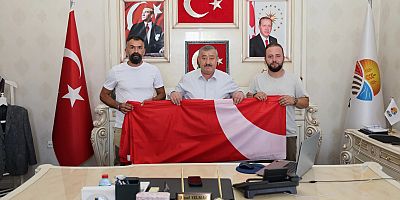 Kelkit’te Geremez’in Zirvesine Yeni Bayrak