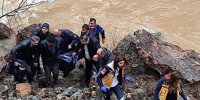 Kontrolden çıktı dereye yuvarlandı: 1 ölü, 3 yaralı