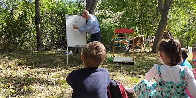 KÖY OKULU ÖĞRETMENİ DOĞAL ORTAMI SINIFA DÖNDÜRDÜ
