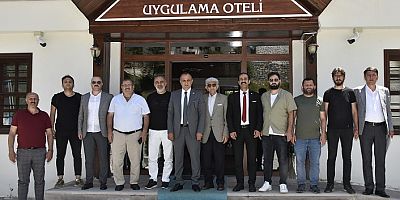 Küçük basınla ilk toplantısını yaptı