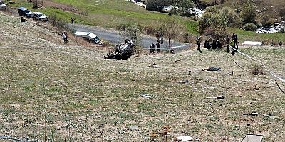 Kürtün’de kamyonet 70 metrelik uçuruma yuvarlandı: 2 ölü