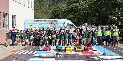 Kürtün’de öğrenciler uygulamalı trafik eğitimiyle bilinçlendi