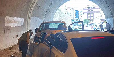 Kürtün’de tünel içinde iki araç kafa kafaya çarpıştı: 5 yaralı