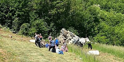 Kürtün ilçesinde beton mikseri  devrildi. 2 kişi öldü