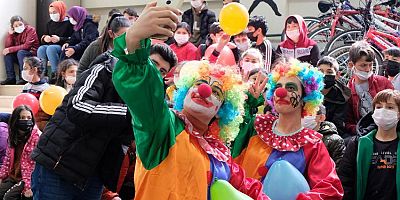 Minik Öğrenciler Palyaço Eşliğinde Doyasıya Eğlendi