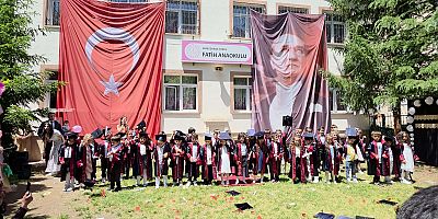 MİNİK ÖĞRENCİLERDEN YIL SONU OKUL ÖNCESİ ŞENLİĞİ