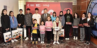 Öğrencilerin 100.yıl hediyesi dron oldu