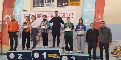 OKUL SPORLARI BİLEK GÜREŞİ BÖLGE YARIŞMALARINDA GÜMÜŞHANE RÜZGÂRI