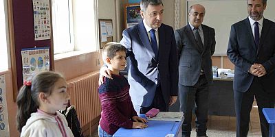 Okulları gezdi, köy okulları için harekete geçti