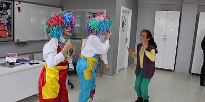 “Palyaço Kıyafetleriyle Özel Öğrencilere Aktiviteler 