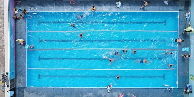 Portatif yüzme havuzları çocukların yüzünü güldürdü