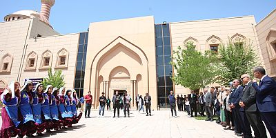 Rektör Prof. Dr. Oktay Yıldız, AİÇÜ Mezuniyet Törenine Katıldı