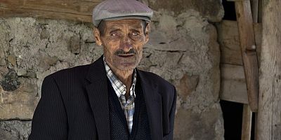 Salim Şahiner Hakkın Rahmetine Kavuşmuştur.