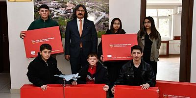 SAVUNMADAN SANATA: GENÇ TASARIMLAR YARIŞMASINDA ÖĞRENCİLERİMİZDEN BÜYÜK BAŞARI