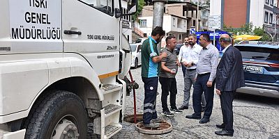 ŞEBEKE HATLARINI KANAL TEMİZLEME ARACI İLE TEMİZLİYOR