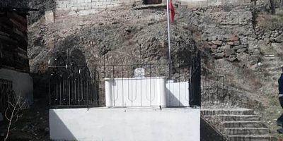 Şehit Hüseyin Hüsnü Selçuk’un Kabrini ve Çevresini Yeniden Düzenletti