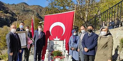 Şehit Öğretmen Necmettin Yılmaz Kabri Başında Anıldı