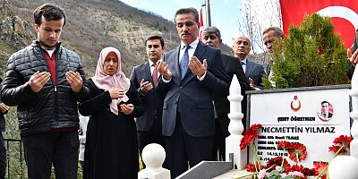 Şehit Öğretmen Necmettin Yılmaz Öğretmenler Gününde kabri başında anıldı