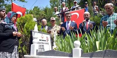 Şehit öğretmen Necmettin Yılmaz şehadetinin 8. yılında mezarı başında anıldı