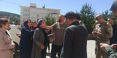 Şiran'da İntihar İçin Çatıya Çıkan Şahsı Kaymakam İkna Etti