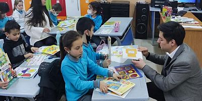 Şiran’da Öğrencilere TÜBİTAK Dergileri Dağıtıldı