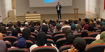 Şiran Dursun Keleş SHMYO’da Sosyal Medya Konuşuldu