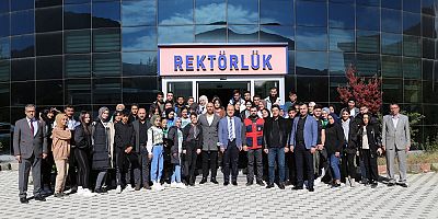 Şiran MYO öğrencilerinden Rektör Zeybek’e ziyaret