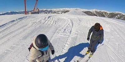 Snowboardcu ile kayakçı kozlarını Zigana Dağı’nda paylaştı