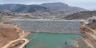 Su Tuttu Ama Davalar Sürüyor