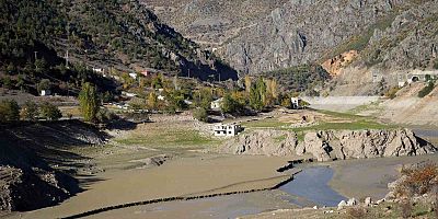 Torul’da göl yerini çöl manzarasına bıraktı