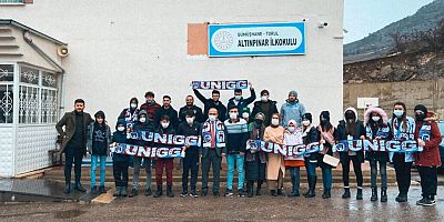Trabzonspor taraftarlarından köy okuluna kitap bağışı
