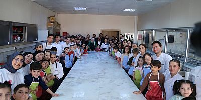 Turizm Fakültesi’nde 23 Nisan ve Turizm Haftası Birlikte Kutlandı