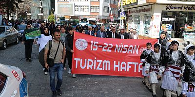 Turizm Haftası dolayısıyla kortej yürüyüşü gerçekleştirildi.