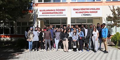 Uluslararası Öğrencilerimiz Kale’de Çevre Temizliği Etkinliğine Katıldı