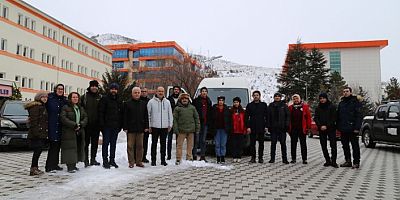 Üniversite 74 kişilik heyetle deprem bölgesinde