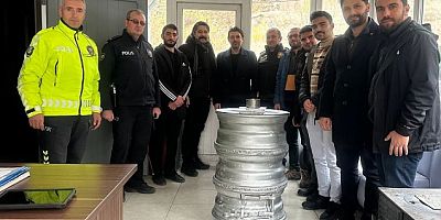 Üniversite Öğrencilerinden Emniyet’e Soğuk Kış Günlerini Isıtacak anlamlı hediye