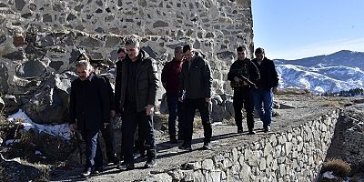 Vali Baruş, Gümüşhane’nin tarihi kalelerini inceledi