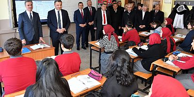 Vali Baruş, Kelkit’te öğrencilerle buluştu