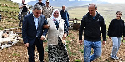 Vali Tanrısever’den 80 yaşındaki şehit annesine moral ziyareti