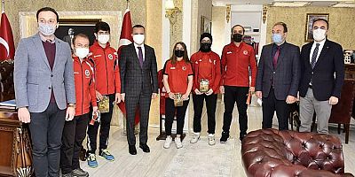 Vali Taşbilek Başarılı Sporcuları Ödüllendirdi