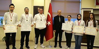 Yarışmada Başarı Gösteren Öğrencilere Teşekkür Belgesi Verildi