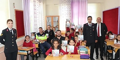 Yeni Eğitim Öğretim Yılının İlk Gününde Jandarmadan Anlamlı Ziyaret