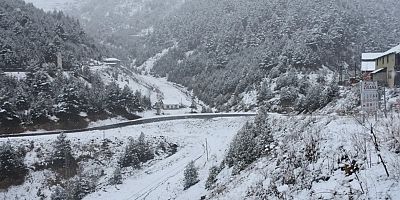 Zigana Dağı karla kaplandı! Kayakseverler hafta sonunu bekliyor