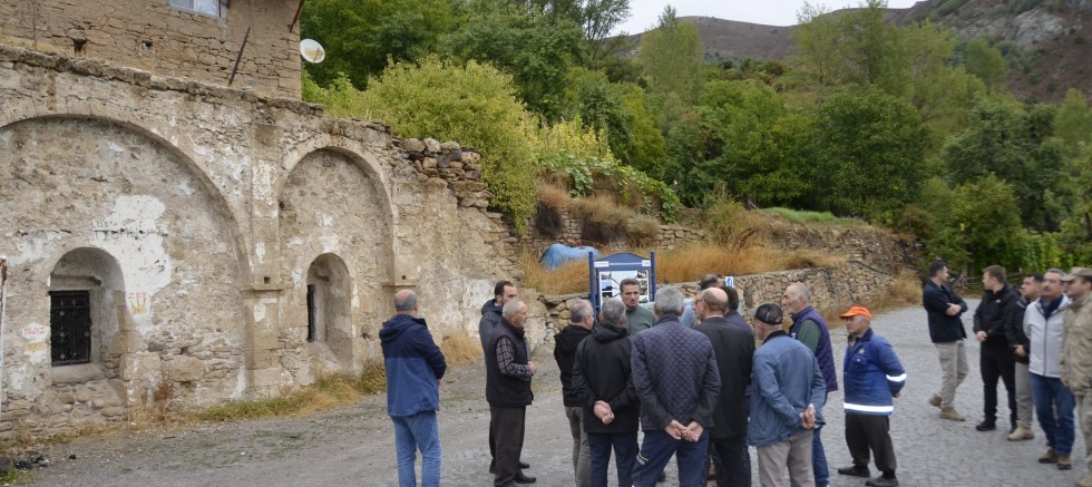 Vali  Aydın Baruş,  Olucak Köyünü ziyaret 